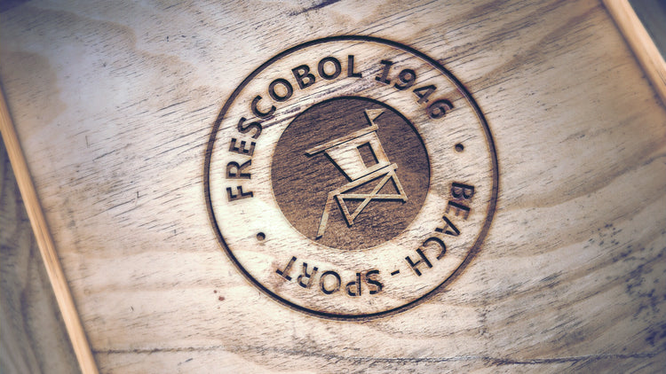 logo gravé frescobol1946 sur bois de raquette de frescobol